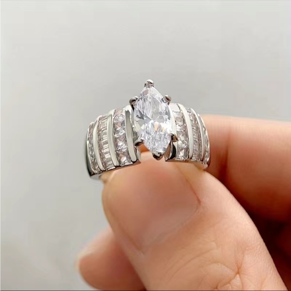 New Women’s 925 Silver Beautiful Diamond Ring - Picture 4 of 10